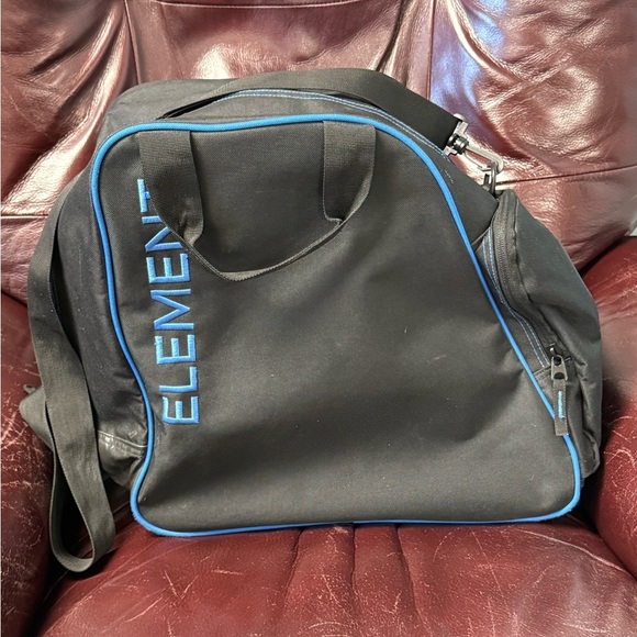 Element Snowboarding Boot Bag with Zip Closure, Shoulder Strap & Dual Handles - Picture 5 of 9
